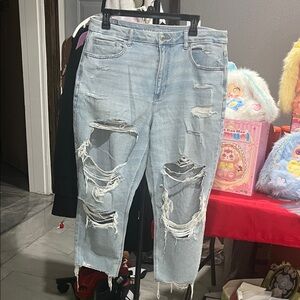 American Eagle Outfitters Light Blue Distressed Boyfriend Jeans